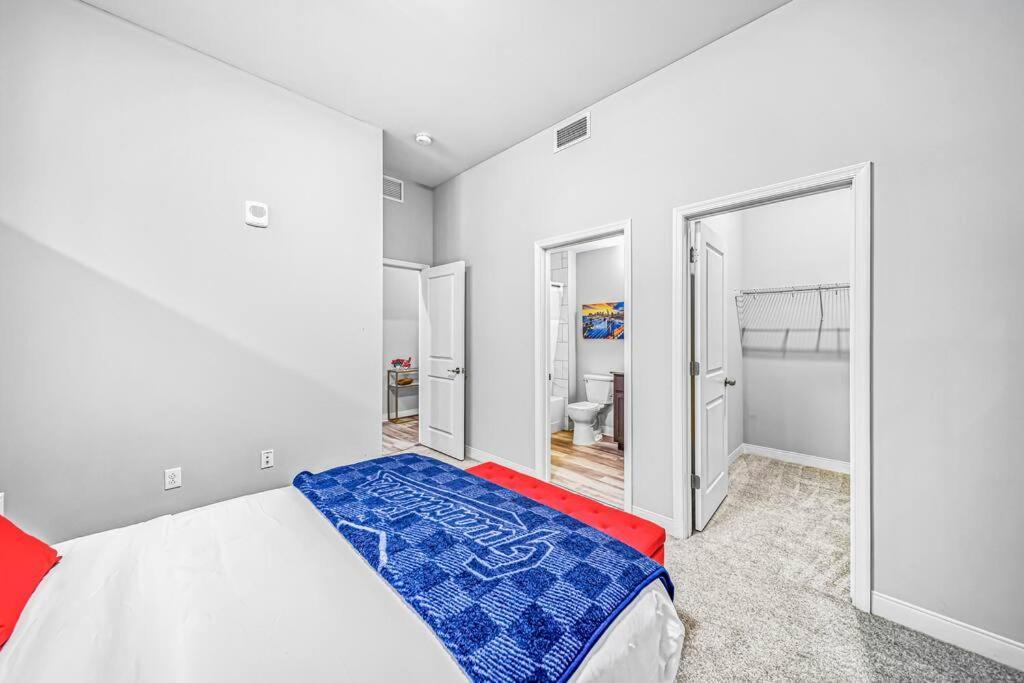 2Br Unit In The Heart Of Dt With View Of Playhouse Square, Pool & Gym Access- 305 Lägenhet Cleveland Exteriör bild