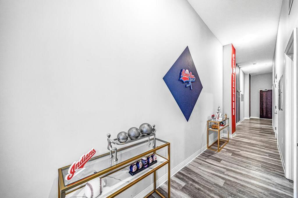 2Br Unit In The Heart Of Dt With View Of Playhouse Square, Pool & Gym Access- 305 Lägenhet Cleveland Exteriör bild