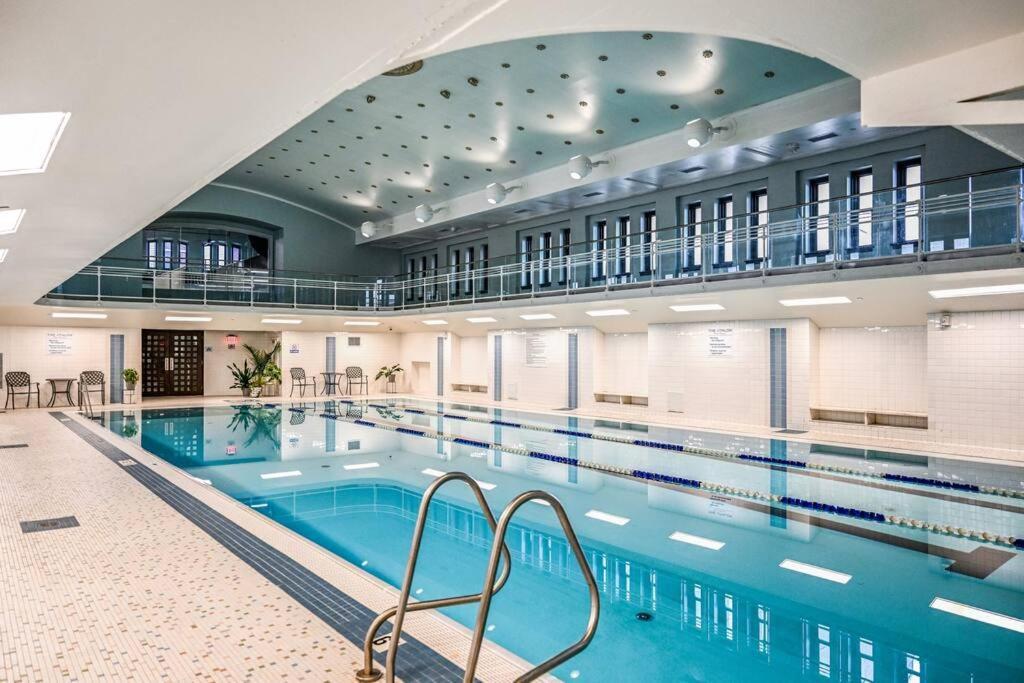 2Br Unit In The Heart Of Dt With View Of Playhouse Square, Pool & Gym Access- 305 Lägenhet Cleveland Exteriör bild