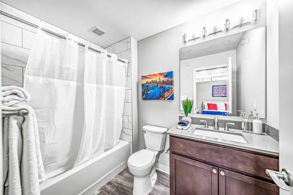 2Br Unit In The Heart Of Dt With View Of Playhouse Square, Pool & Gym Access- 305 Lägenhet Cleveland Exteriör bild