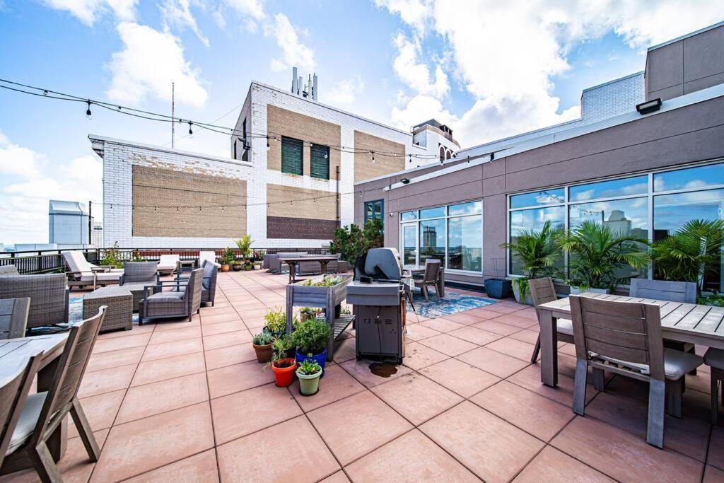 2Br Unit In The Heart Of Dt With View Of Playhouse Square, Pool & Gym Access- 305 Lägenhet Cleveland Exteriör bild