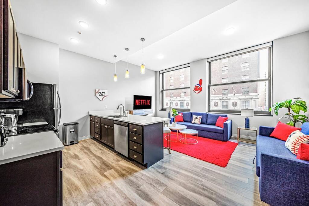2Br Unit In The Heart Of Dt With View Of Playhouse Square, Pool & Gym Access- 305 Lägenhet Cleveland Exteriör bild