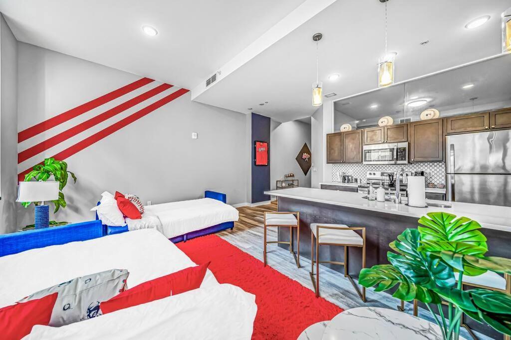 2Br Unit In The Heart Of Dt With View Of Playhouse Square, Pool & Gym Access- 305 Lägenhet Cleveland Exteriör bild