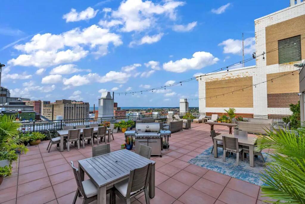 2Br Unit In The Heart Of Dt With View Of Playhouse Square, Pool & Gym Access- 305 Lägenhet Cleveland Exteriör bild